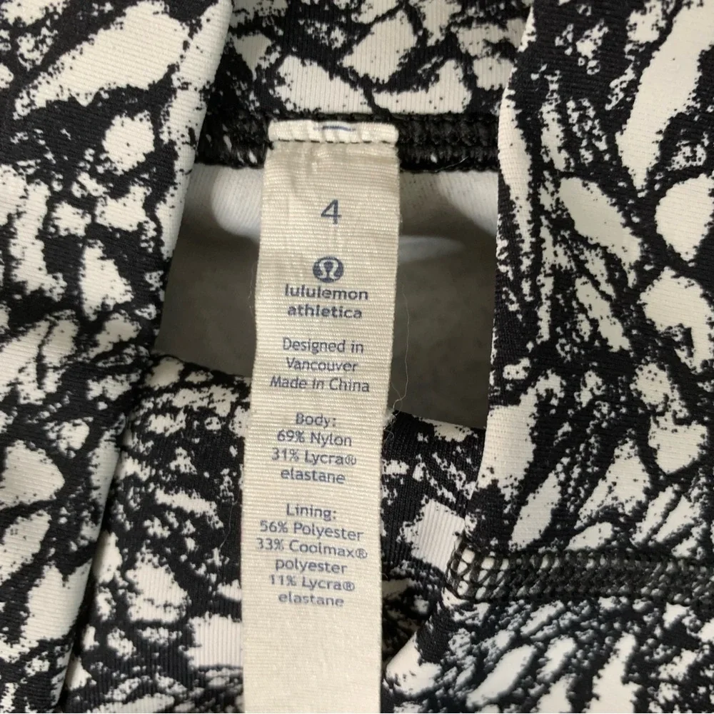 Lululemon womens black white printed biker shorts 4 5” - Picture 6 of 7